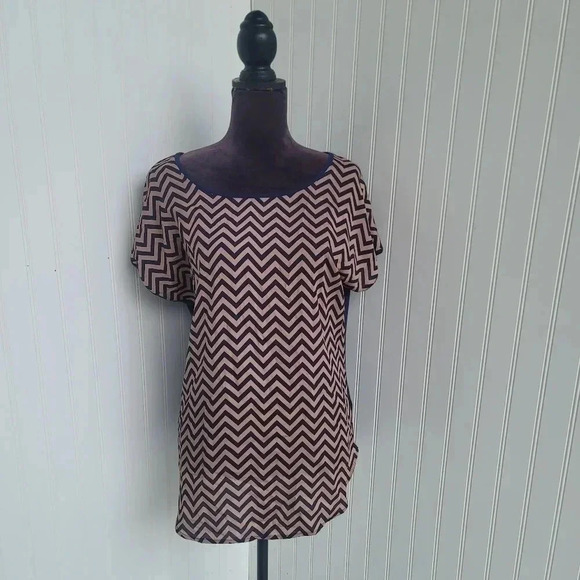 NWT Espresso Shirt Women's Blue Pink Zigzag Chevron Blouse Stretch Sz XL - Picture 1 of 8